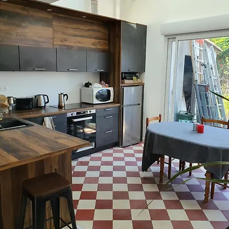 Ubytování v soukromí Privee En Colocation Dans Agreable Maison Avec Jardin - A Private In A Shared House With Garden *